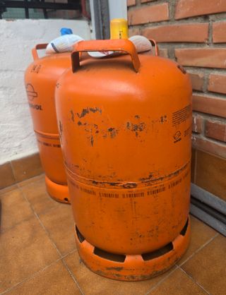 Cocina portátil de gas, conexión y botella de gas