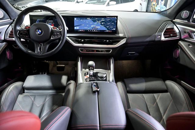 BMW XM    550 kW 748 CV Label Red 