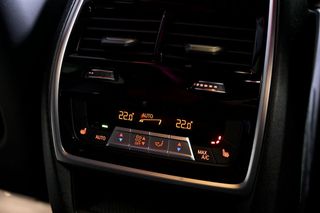 BMW XM    550 kW 748 CV Label Red 