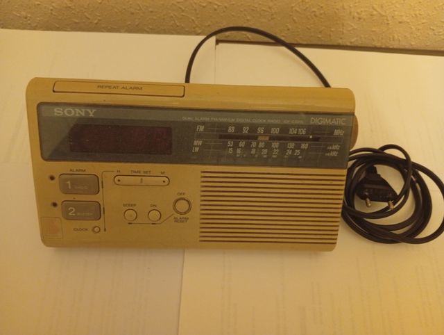 Radio Reloj Sony ICF-C220L