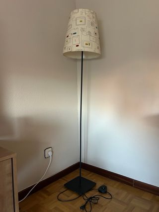Lampara pie Ikea - Moderna