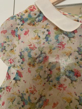 Blusa Zara floral - cuello blanco