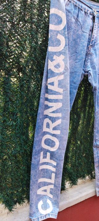 Vaqueros pitillo efecto desgastado