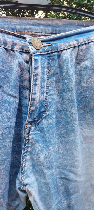 Vaqueros pitillo efecto desgastado