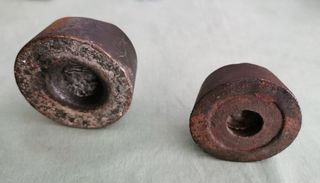 Pesas de balanza antigua (2 uds.) 1 kg y 1/2 kg