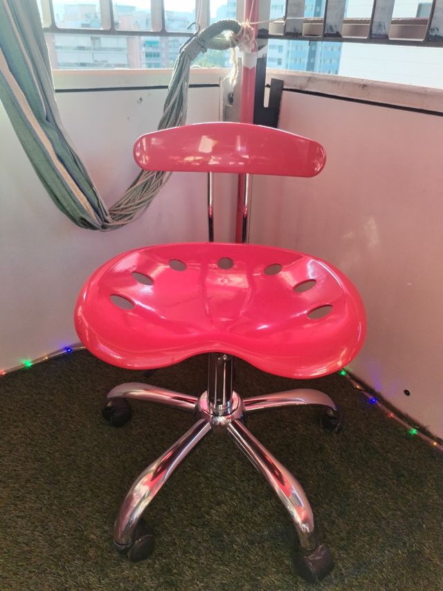 Silla giratoria roja