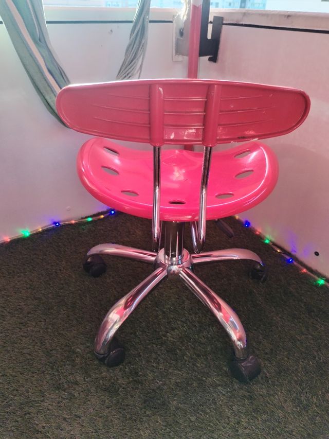 Silla giratoria roja