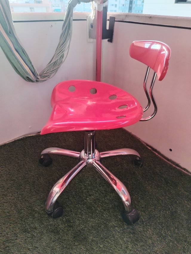 Silla giratoria roja