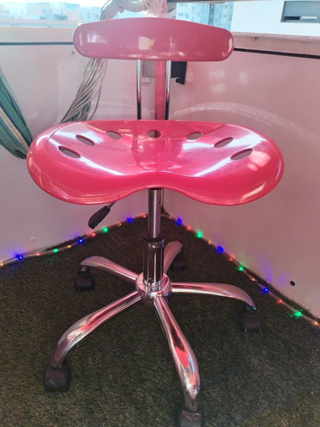 Silla giratoria roja