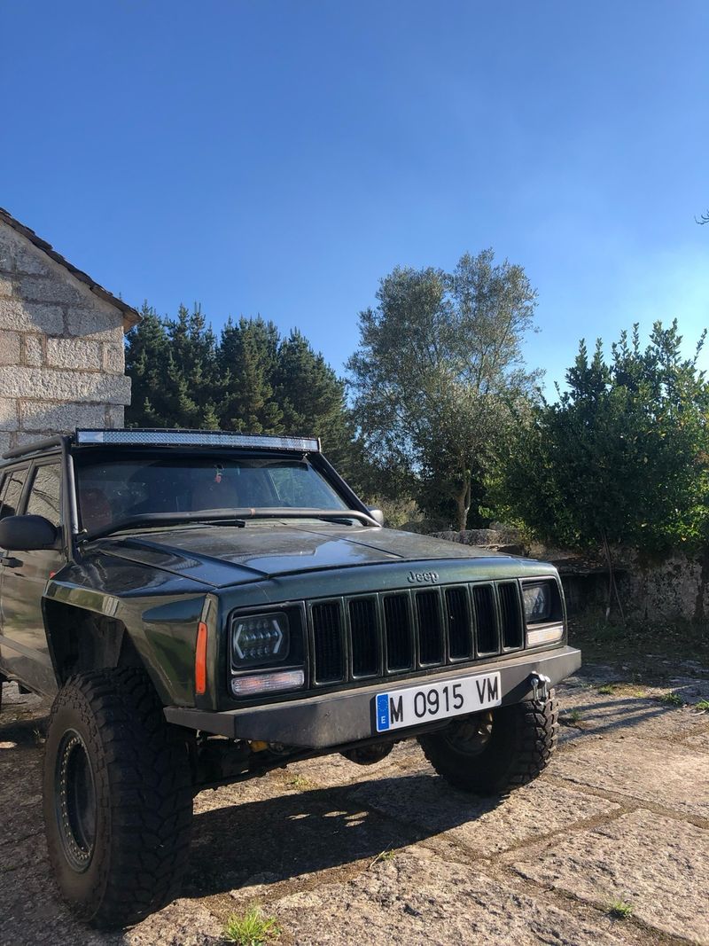 Jeep Cherokee 1998 - foto 1