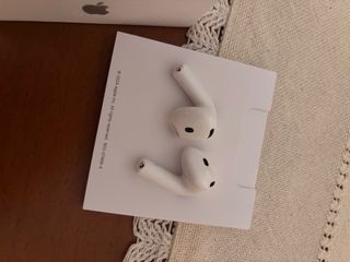 Airpods 4 Apple blancos con cancelacion de ruido