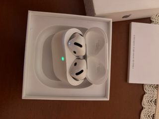Airpods 4 Apple blancos con cancelacion de ruido