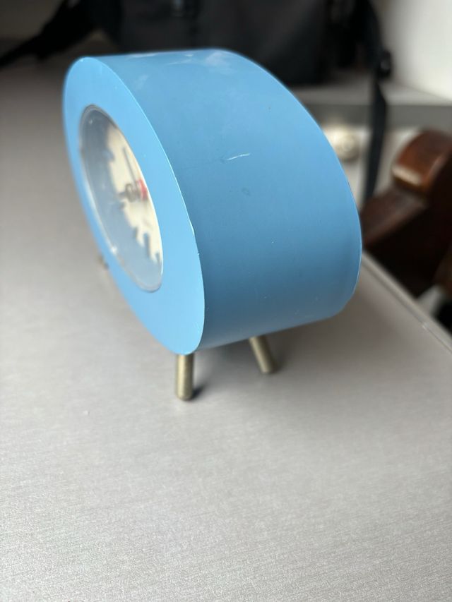 Reloj despertador azul vintage