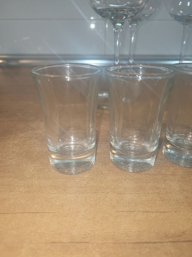 6 Copas Vino + 8 Chupitos