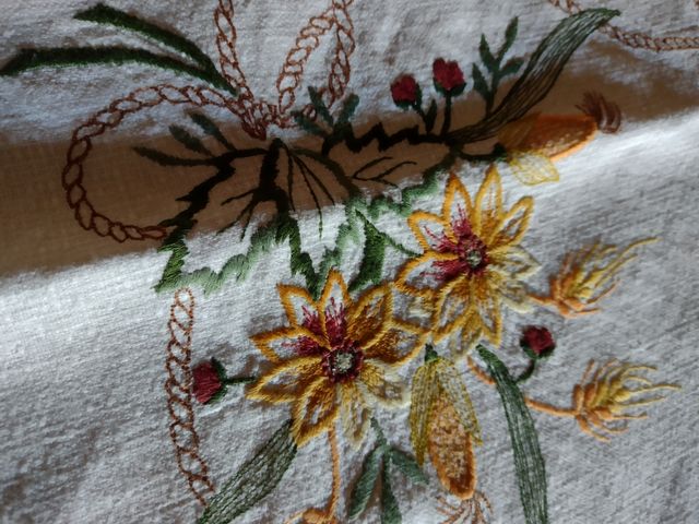 Tovaglia centrino 75x75 cm ricamata a mano