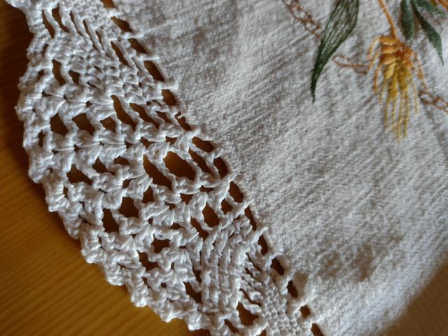 Tovaglia centrino 75x75 cm ricamata a mano