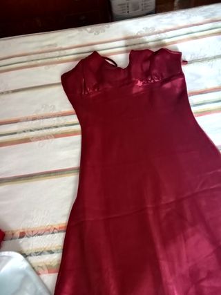 Camisón rojo bordado