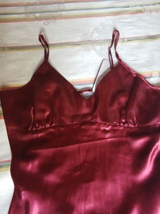 Camisón rojo bordado