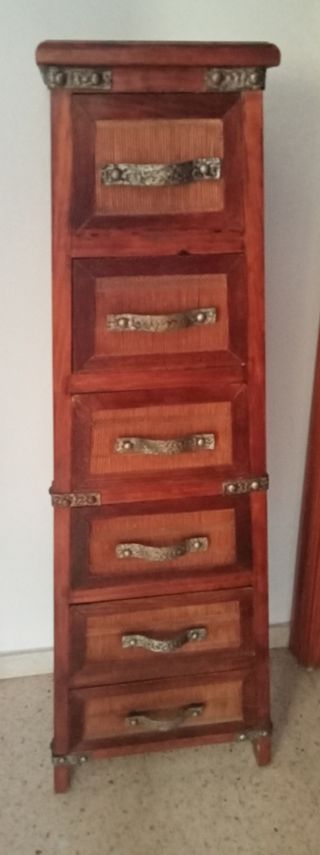 Cómoda antigua de madera