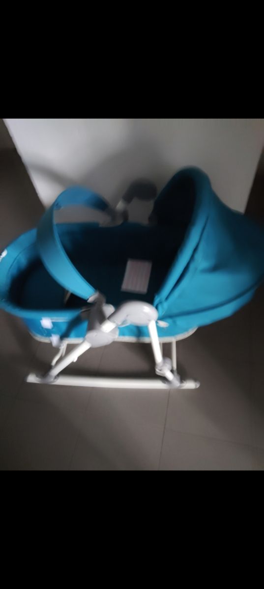 Cuna bebé balancín azul