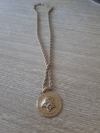 Collar Versace Medusa dorado (de feria )