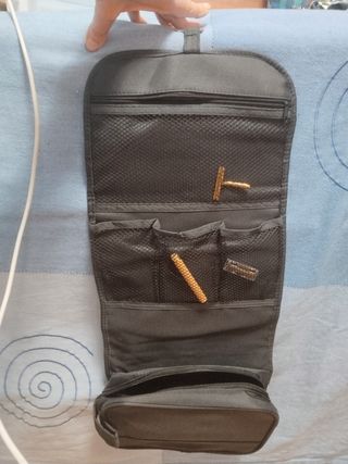 Necesser de viaje negro con gancho