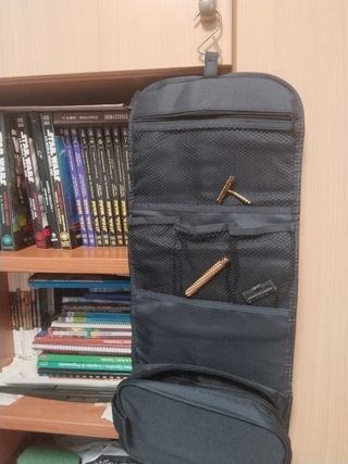 Necesser de viaje negro con gancho