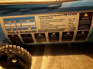 Compresor aire HTM PB-C24CA
pistola de clavos 