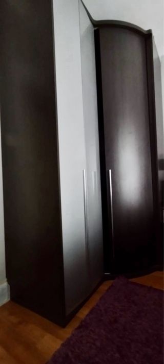 Mobile ad angolo grigio e marrone