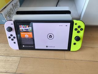 Nintendo Switch Rosa & Amarilla