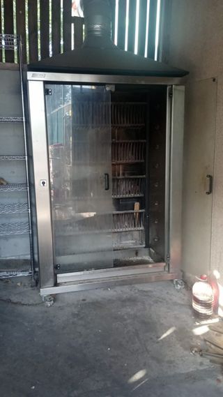 Asador pollos leña