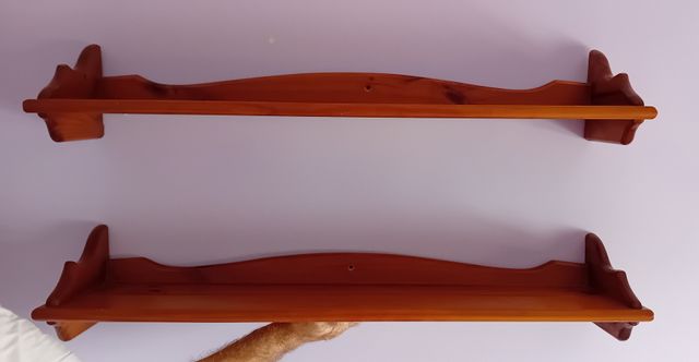 2 baldas madera - estantes marrones