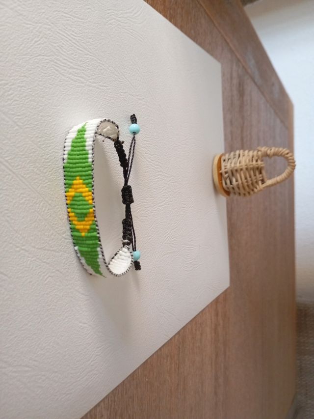Pulsera Brasil tejida a mano