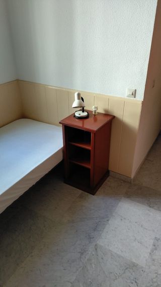Mesita noche madera marrón