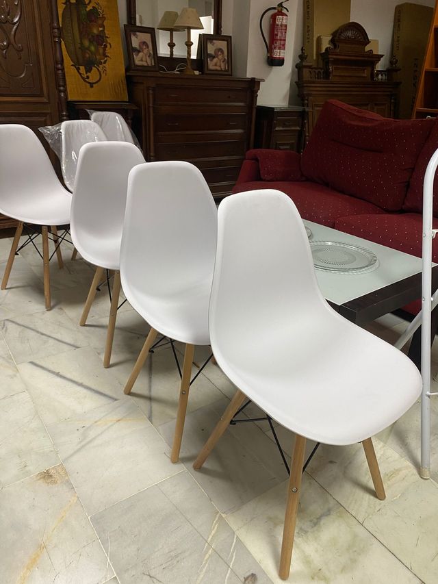 4 Sillas Blancas - Diseño Moderno