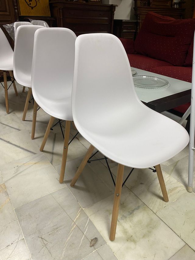 4 Sillas Blancas - Diseño Moderno
