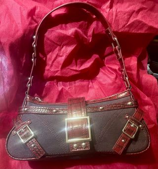 Bolso Bershka marrón-rojo