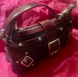 Bolso Bershka marrón-rojo