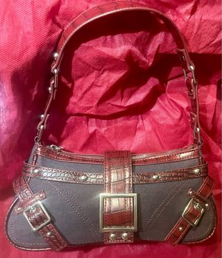 Bolso Bershka marrón-rojo