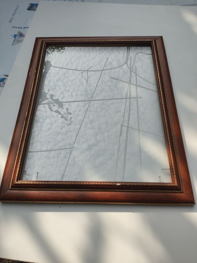 Cornice in legno con vetro - marrone dorato