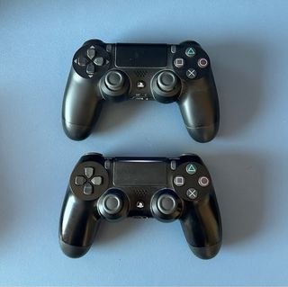 PS4 Slim 1TB + soporte + 2 mandos + soporte de pie