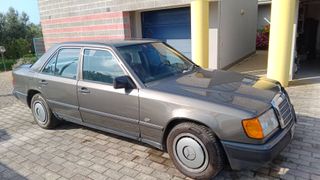 Mercedes-Benz Clase E 1989