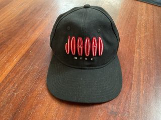 Gorra Nike Jordan negra y roja