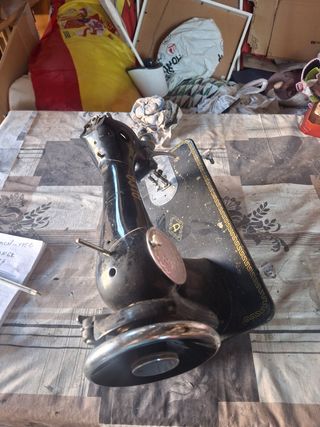 Máquina de coser Alfa antigua