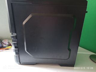 Torre PC Antec Gamer negra diseño gaming, unidad ó