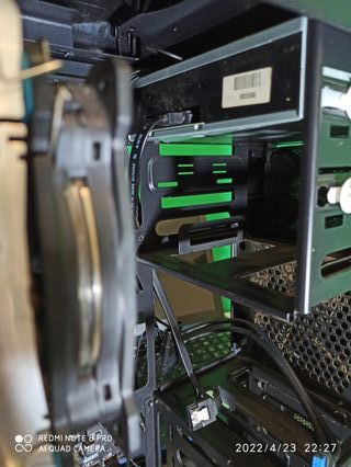 Torre PC Antec Gamer negra diseño gaming, unidad ó