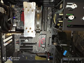 Torre PC Antec Gamer negra diseño gaming, unidad ó