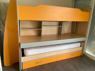 Litera juvenil con escritorio