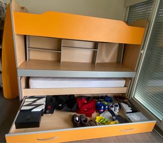 Litera juvenil con escritorio