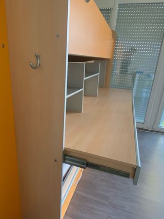 Litera juvenil con escritorio